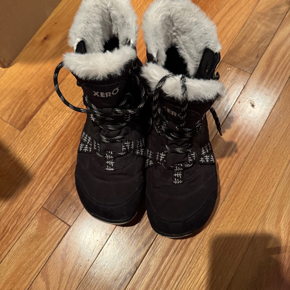 Xero Women's Black Winter Boots
